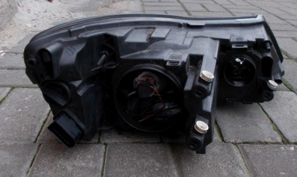 Skoda - Octavia - (2008 - 2013) - Oświetlenie / Lampa przednia lewa