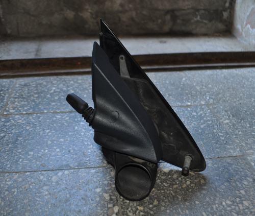 Ford - Mondeo - 4 drzwi - (1993 - 1996) - Lusterka / Lewe ręczne wewnętrznie regulowane