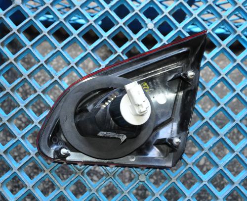 Nissan - Qashqai - (2013 - 2017) - Oświetlenie / Lampa tylna lewa wewnętrzna