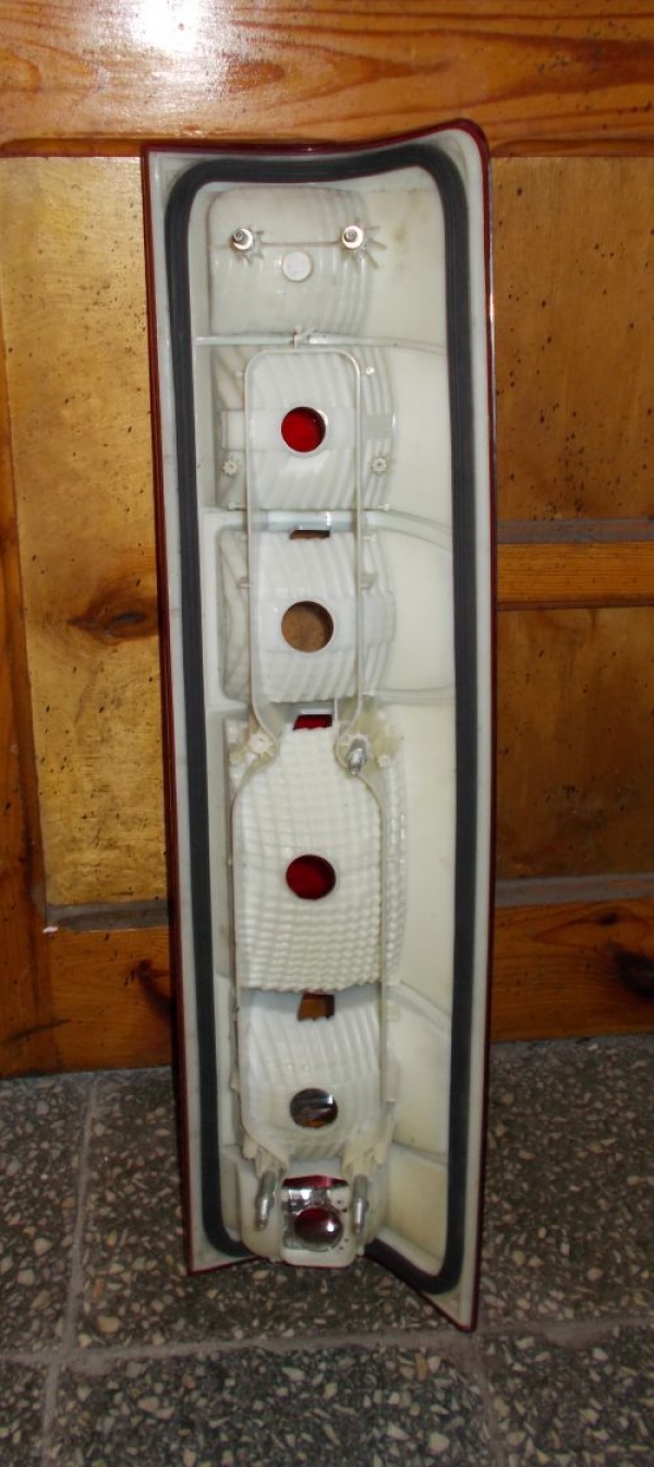 Iveco - Turbo Daily - (2006 - 2011) - Oświetlenie / Lampa tylna lewa