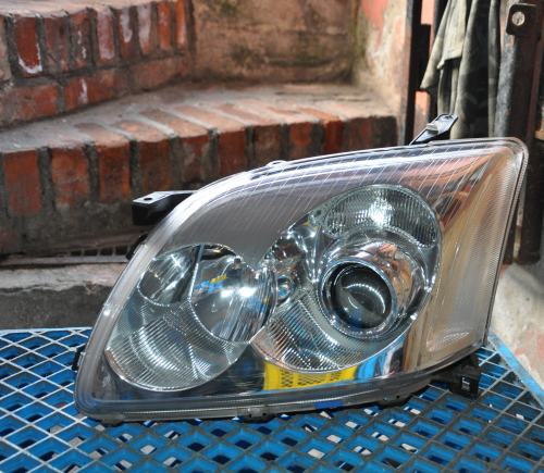 Toyota - Avensis - 4 drzwi - (2003 - 2006) - Oświetlenie / Lampa przednia   lewa Xenon