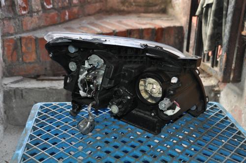 Toyota - Avensis - 4 drzwi - (2003 - 2006) - Oświetlenie / Lampa przednia   lewa Xenon