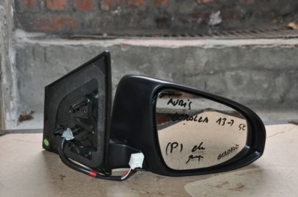 Toyota - Auris - Kombi - (2013-) - Lusterka /  Prawe elektryczne