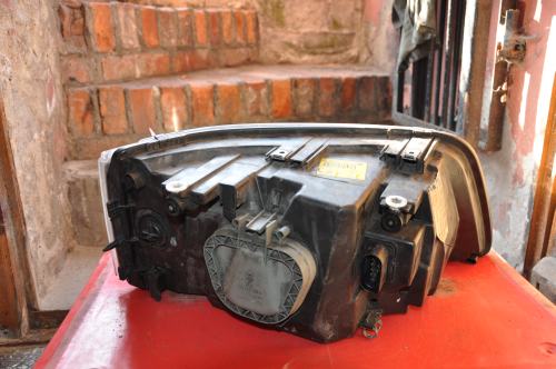 Volkswagen - T 5 - Osob./Tow.- (2003 - 2010) - Oświetlenie / Lampa przednia lewa