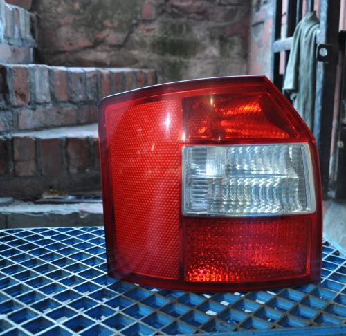Audi - A4 - Kombi - (2002 - 2004) - Oświetlenie / Lampa tylna lewa