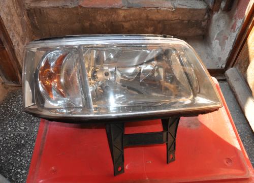 Volkswagen - T 5 - Osob./Tow.- (2003 - 2010) - Oświetlenie / Lampa przednia prawa