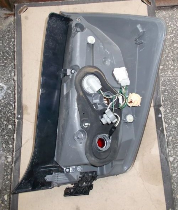 Toyota - Prius - (2009 - 2011) - Oświetlenie / Lampa tylna lewa