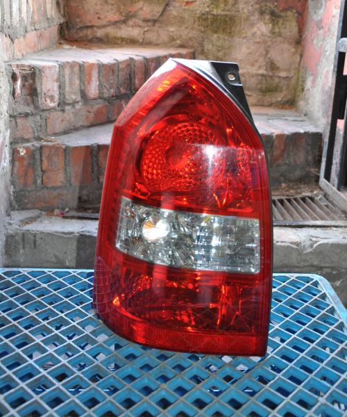 Hyundai - Tucson - (2004 - 2010) - Oświetlenie / Lampa tylna lewa