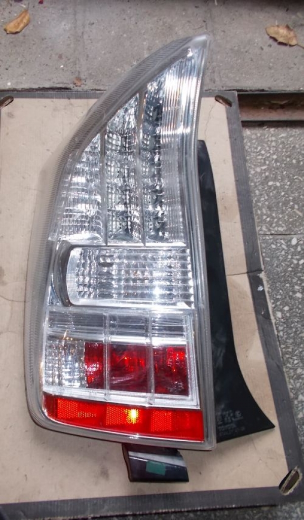 Toyota - Prius - (2009 - 2011) - Oświetlenie / Lampa tylna lewa