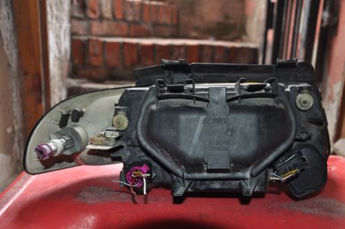 Audi - A4 - Kombi - (1995 - 1999) - Oświetlenie / Lampa przednia lewa