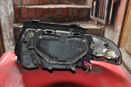 Audi - A4 - (1995 - 1999) - Oświetlenie / Lampa przednia prawa