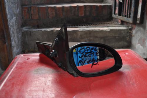 Opel - Vectra - B - 4 drzwi - (1995 - 1999) - Lusterka /  Prawe elektryczne