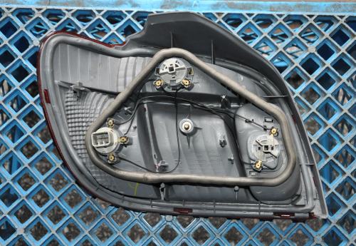 Toyota - Yaris - 3 drzwi - (2003 - 2006) - Oświetlenie / Lampa tylna  prawa