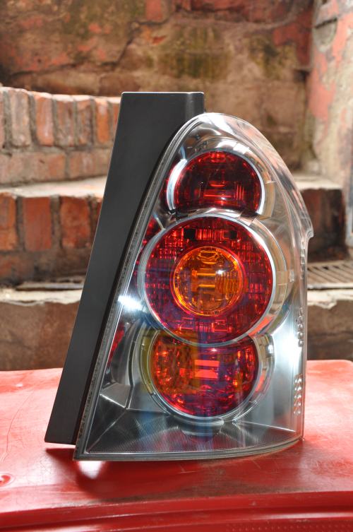 Toyota - Corolla - Verso - (2004 - 2009) - Oświetlenie / Lampa tylna  prawa