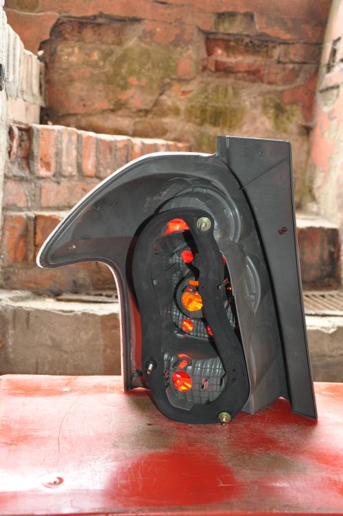 Toyota - Corolla - Verso - (2004 - 2009) - Oświetlenie / Lampa tylna  prawa