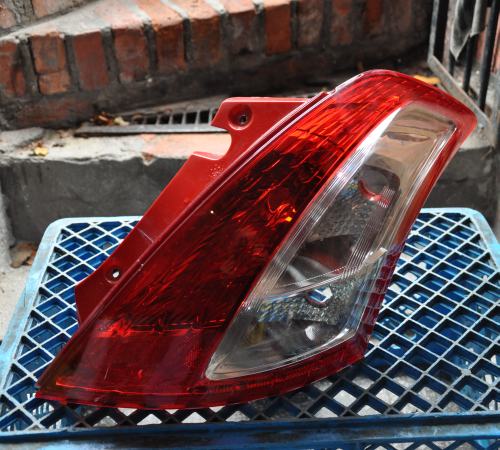 Suzuki - Swift - 3 drzwi - (2008 - 2010) - Oświetlenie / Lampa tylna  prawa