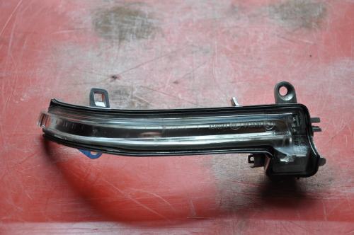 BMW - Seria 1 - F20 - 3 drzwi - (2011 - 2015) - Lusterka / Kierunkowskaz w lusterku prawy