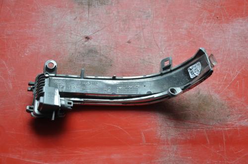 BMW - Seria 3 - F30 - (2012 - 2015) - Lusterka / Kierunkowskaz w lusterku prawy