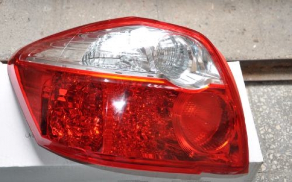 Toyota - Auris - 5 drzwi - (2010 - 2013) - Oświetlenie / Lampa tylna lewa