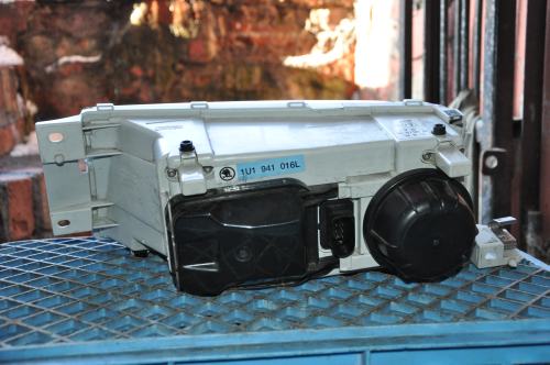 Skoda - Octavia - Kombi - (2004 - 2006) - Oświetlenie / Lampa przednia prawa