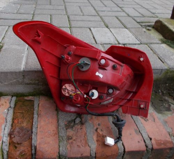 Hyundai - i10 - (2013-) - Oświetlenie / Lampa tylna  prawa