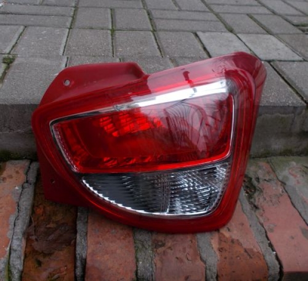 Hyundai - i10 - (2013-) - Oświetlenie / Lampa tylna  prawa