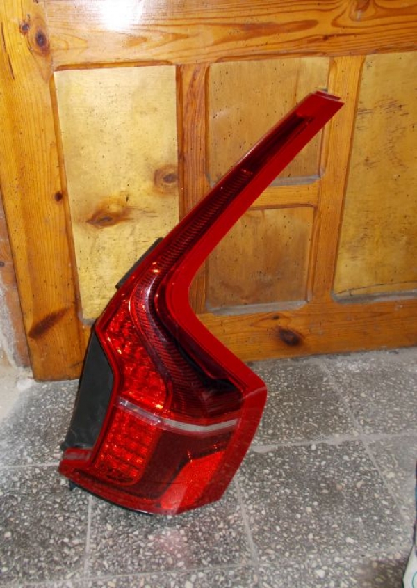 Volvo - XC 90 - (2015-) - Oświetlenie / Lampa tylna  prawa