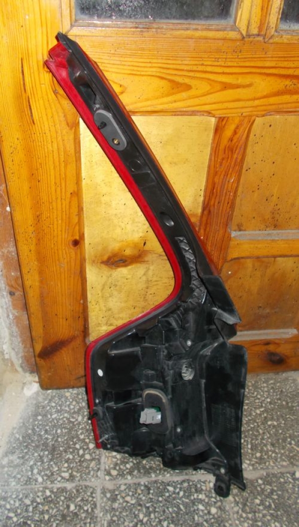 Volvo - XC 90 - (2015-) - Oświetlenie / Lampa tylna  prawa