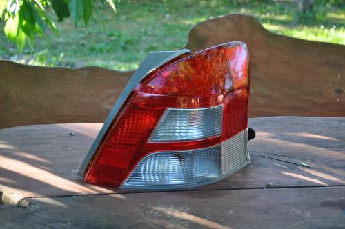 Toyota - Yaris - 3 drzwi - (2009 - 2011) - Oświetlenie / Lampa tylna  prawa