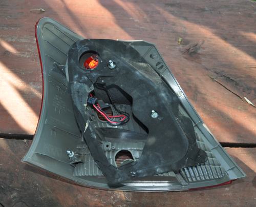 Toyota - Yaris - 3 drzwi - (2009 - 2011) - Oświetlenie / Lampa tylna  prawa