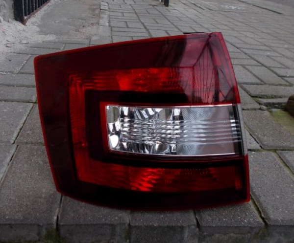 Skoda - Rapid Spaceback - (2013-) - Oświetlenie / Lampa tylna lewa