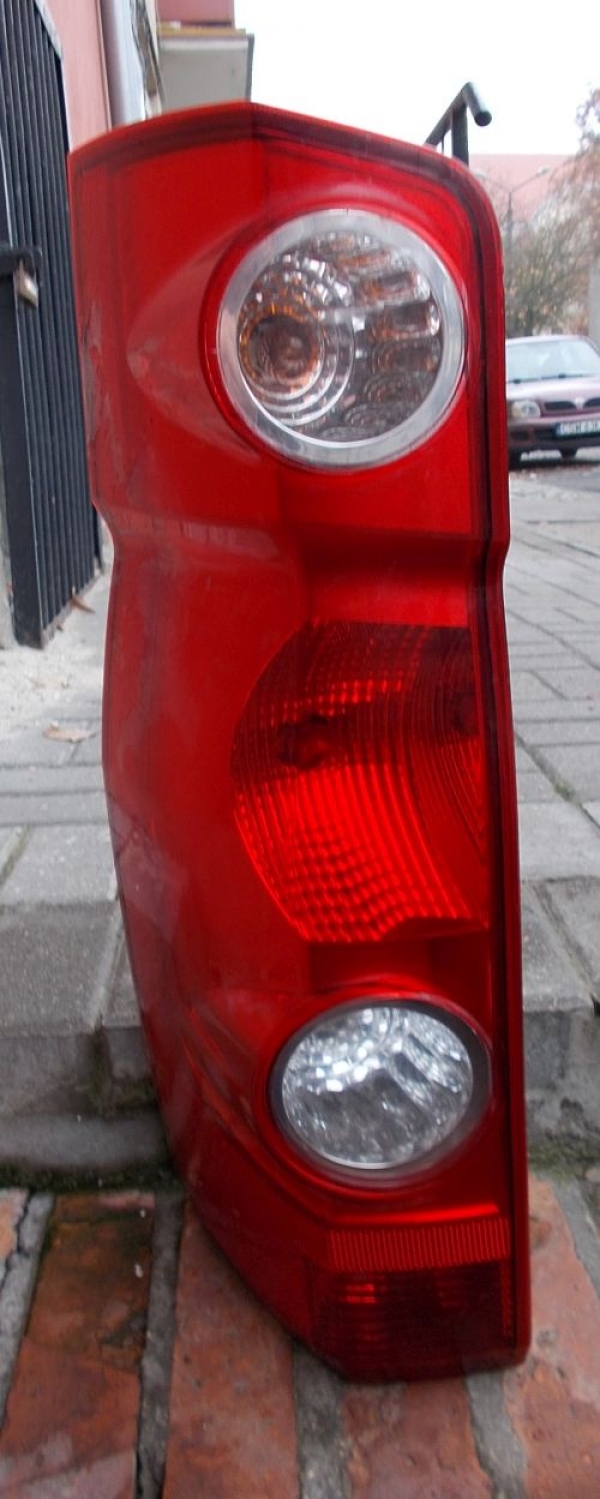 Volkswagen - Crafter - Osob./Tow.- (2011 - 2016) - Oświetlenie / Lampa tylna lewa