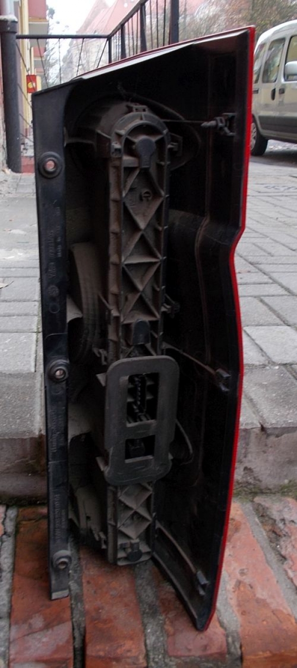 Volkswagen - Crafter - Osob./Tow.- (2006 - 2011) - Oświetlenie / Lampa tylna lewa