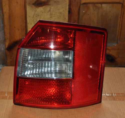 Audi - A4 - Kombi - (2002 - 2004) - Oświetlenie / Lampa tylna  prawa