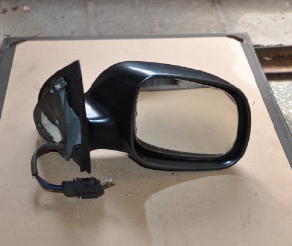 Skoda - Fabia - 5 drzwi - (2004 - 2007) - Lusterka /  Prawe elektryczne