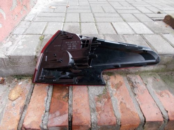 Citroen  - C 5 - Kombi - (2011 - 2017) - Oświetlenie / Lampa tylna lewa