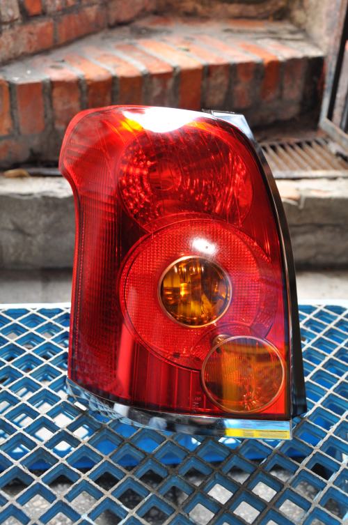 Toyota - Avensis - Kombi - (2003 - 2006) - Oświetlenie / Lampa tylna lewa
