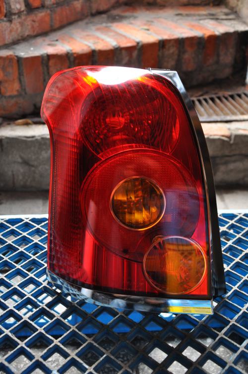 Toyota - Avensis - Kombi - (2003 - 2006) - Oświetlenie / Lampa tylna lewa