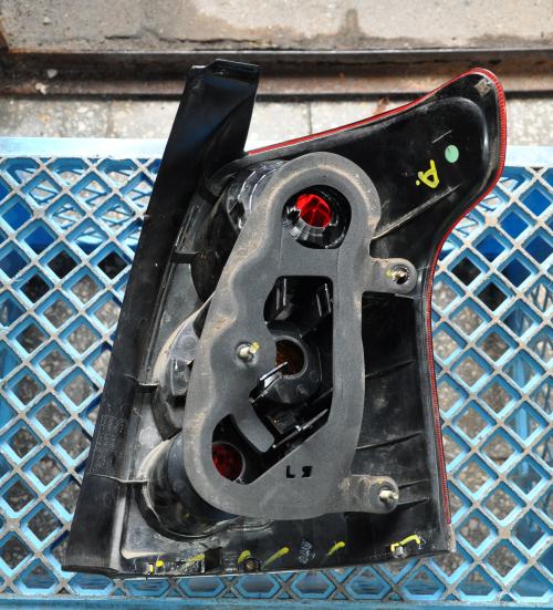 Toyota - Avensis - Kombi - (2003 - 2006) - Oświetlenie / Lampa tylna lewa