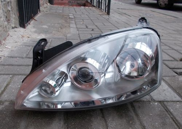Opel - Corsa - C - 3 drzwi - (2003 - 2006) - Oświetlenie / Lampa przednia lewa