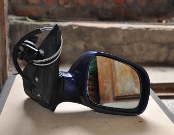 Volkswagen - Golf IV - 3 drzwi - (1997 - 2003) - Lusterka / Prawe ręczne wewnętrznie regulowane