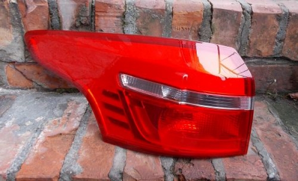 Ford - Focus - Kombi - (2014-) - Oświetlenie / Lampa tylna lewa