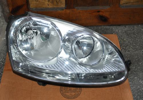 Volkswagen - Golf V - 5 drzwi - (2003 - 2008) - Oświetlenie / Lampa przednia prawa