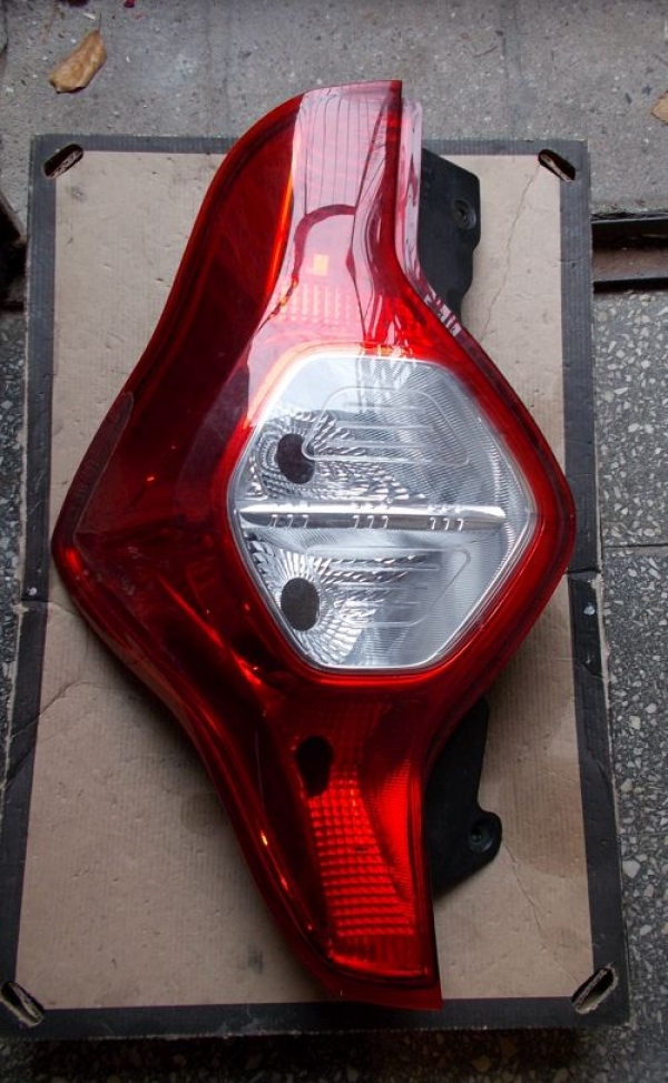 Dacia - Logan MCV - Kombi - (2013-) - Oświetlenie / Lampa tylna lewa