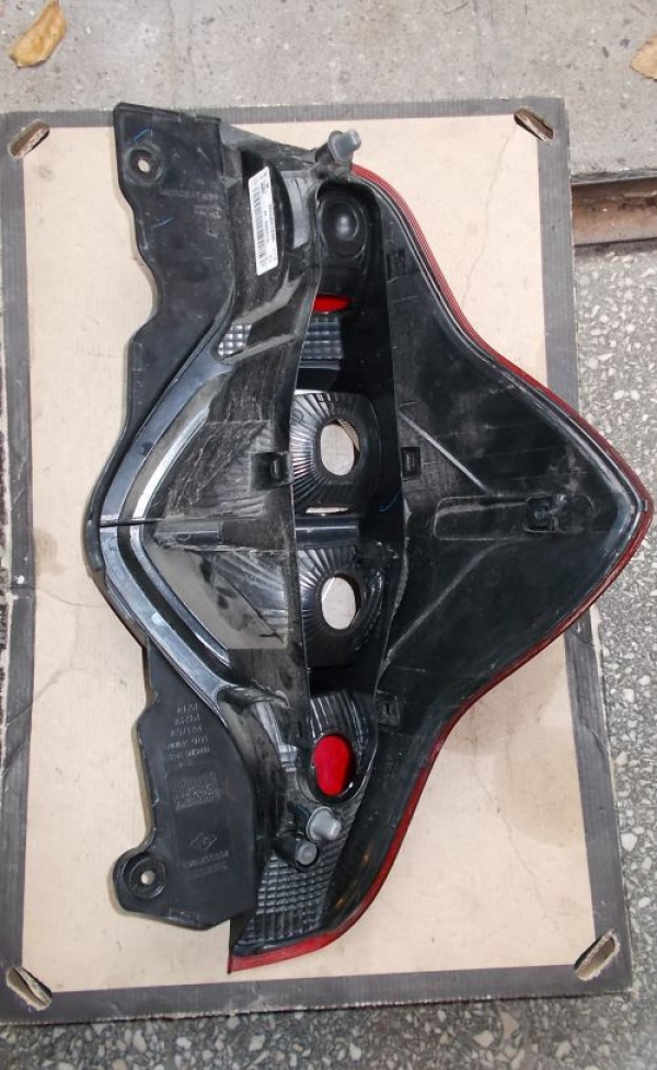 Dacia - Logan MCV - Kombi - (2013-) - Oświetlenie / Lampa tylna lewa