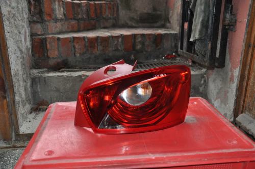 Seat - Ibiza - 5 drzwi - (2008 - 2012) - Oświetlenie / Lampa tylna  prawa