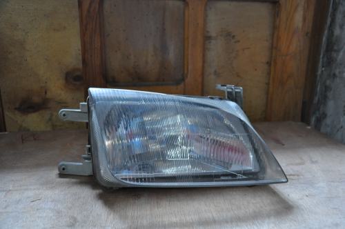 Suzuki - Swift - 3 drzwi - (1999 - 2002) - Oświetlenie / Lampa przednia prawa