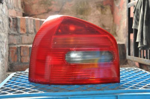 Audi - A3 - 3 drzwi - (1996 -2000) - Oświetlenie / Lampa tylna lewa