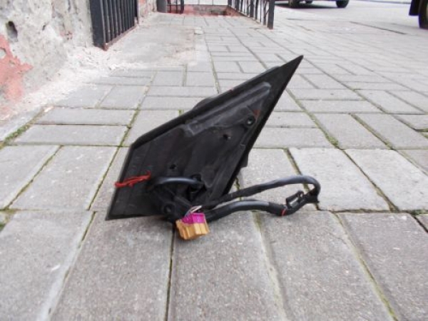 Volkswagen - Polo - 3 drzwi - (2001 - 2005) - Lusterka /  Prawe elektryczne