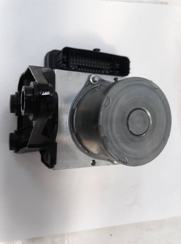 Audi - A4 - Kombi - (2015-) - Hamulce / Pompa ABS